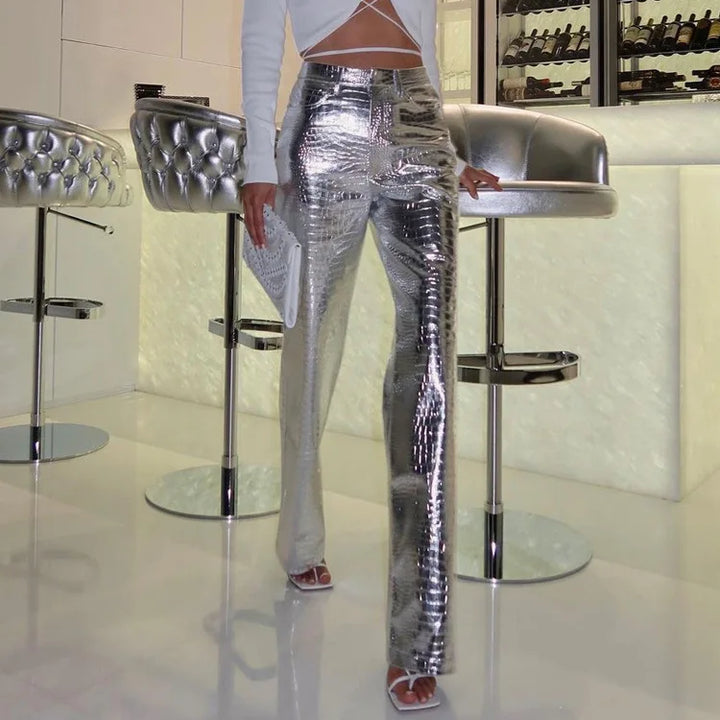 Sleek black women's pants, stylish & versatile for modern fashion. Perfect slim fit comfort.