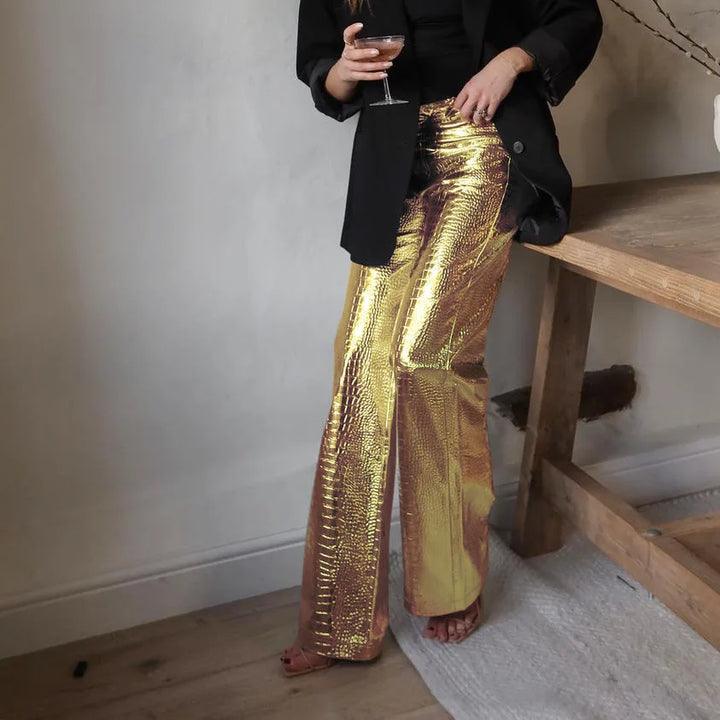 Chic women's modern pants, sleek design for stylish versatility. Comfortable and perfect for evening fashion.