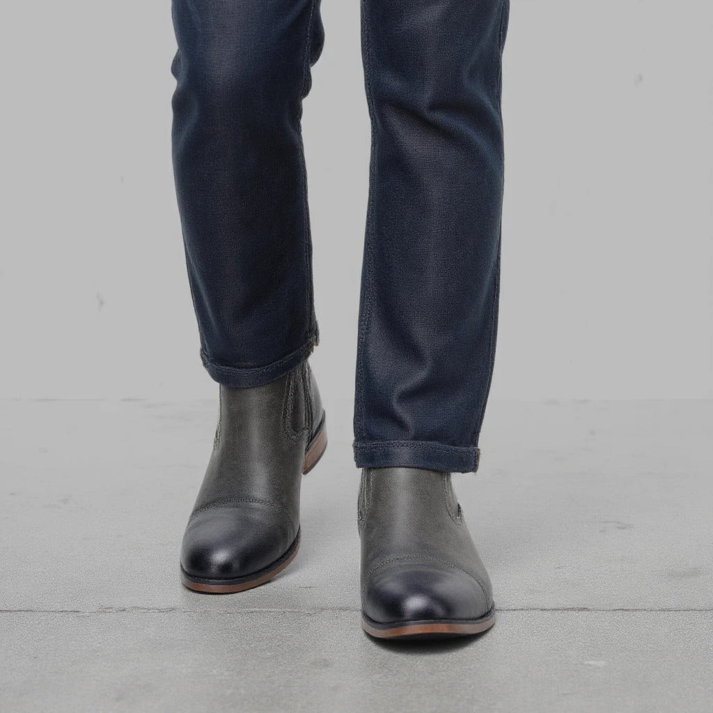 Easy wear black men's side-zip Chelsea boots, versatile for diverse occasions and styles.