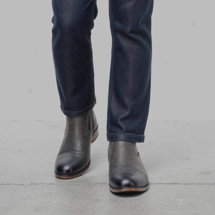 Easy wear black men's side-zip Chelsea boots, versatile for diverse occasions and styles.