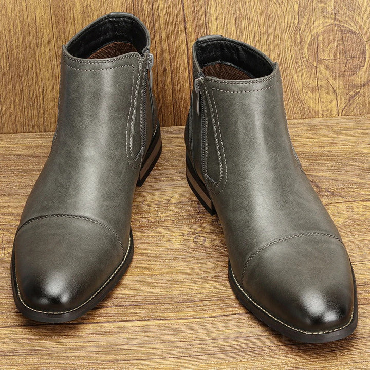 Stylish men's side-zip Chelsea boots for everyday wear, combining fashion & comfort.