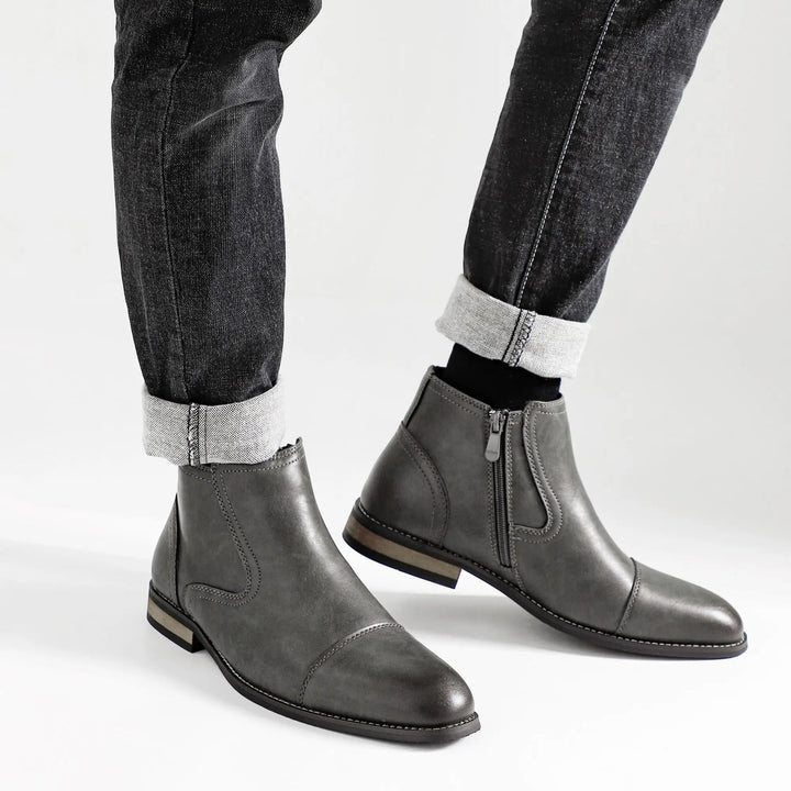 Comfortable & stylish men's black Chelsea boots with side-zip, ideal for casual fashion.
