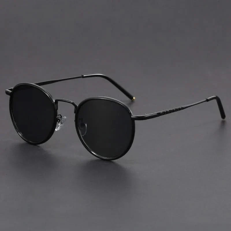 Versatile unisex metal frame sunglasses, ideal for various face shapes, providing stylish UV and anti-glare eyewear.