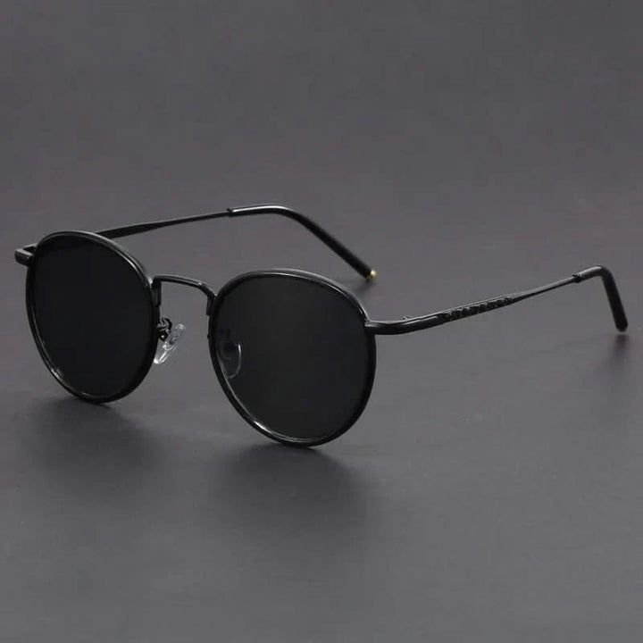Versatile unisex metal frame sunglasses, ideal for various face shapes, providing stylish UV and anti-glare eyewear.