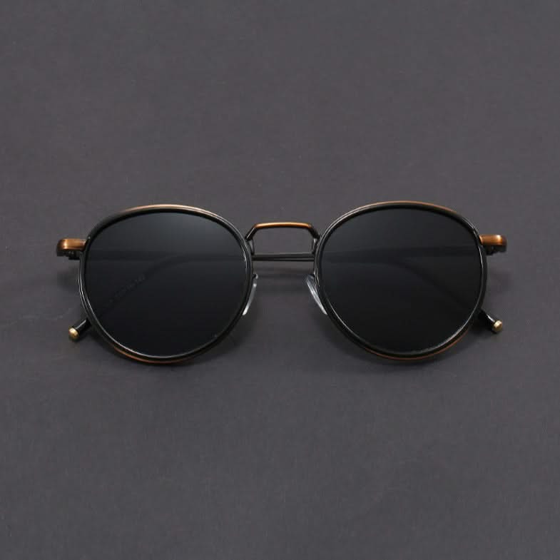 Stylish metal frame sunglasses, unisex design, offering excellent UV protection and a chic look.