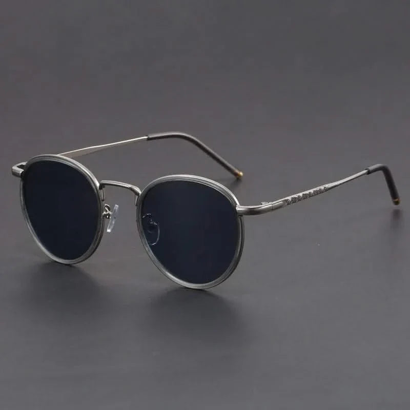 Chic unisex metal frame sunglasses, a must-have fashion accessory for complete UV and anti-glare protection.