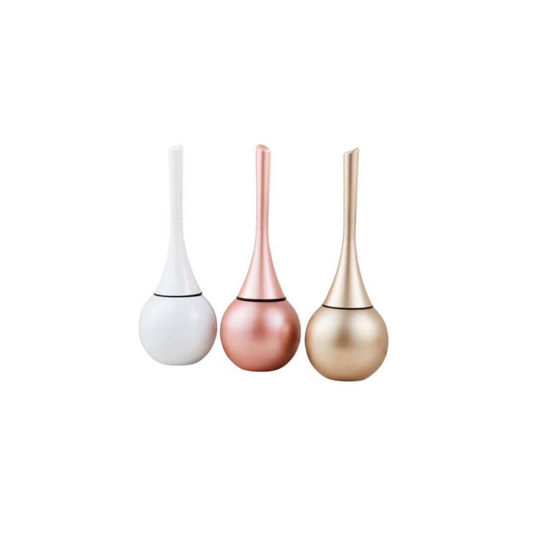 Modern toilet brush with sleek gold accent. Features an advanced silicone cleaning head & drip-free holder. Bathroom essential.