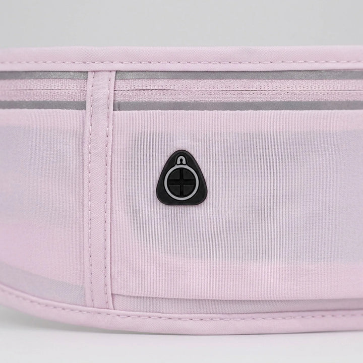 Lightweight unisex sport waist belt, ideal for runners, offering comfortable, bounce-free storage for essentials.