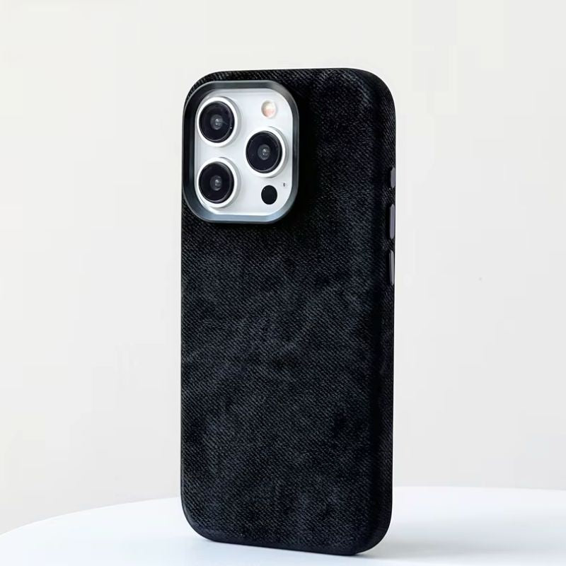 Wireless charging compatible slim iPhone case, scratch-resistant & anti-smudge protective cover.