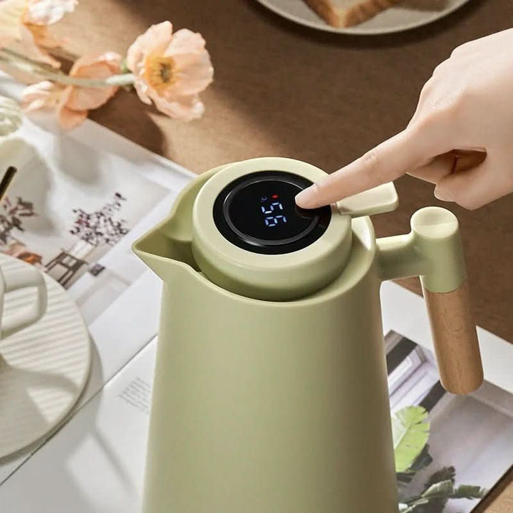 Enjoy perfect temp hot/cold drinks with this smart insulated carafe & digital display.
