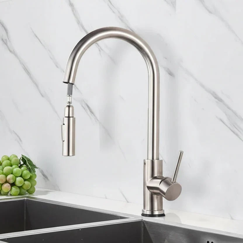 Innovative touchless kitchen faucet, featuring a smart sensor and a practical pull-out sprayer for modern homes.