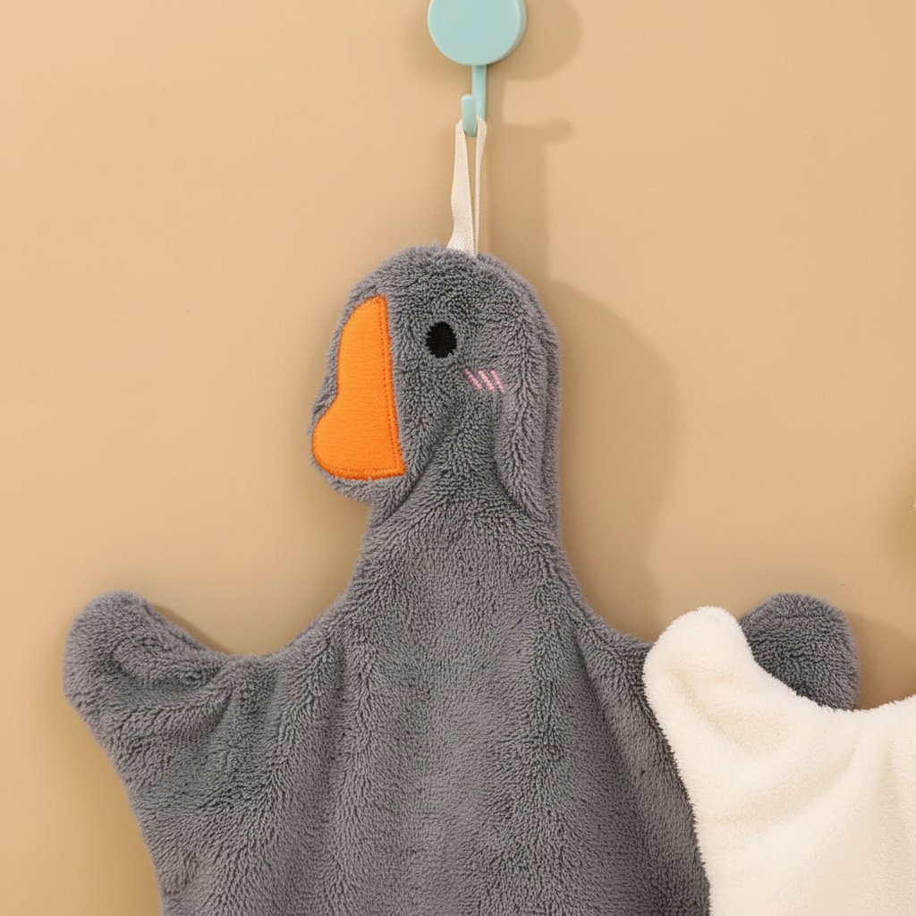 Children's bath glove, absorbent and gentle, featuring a friendly goose design
