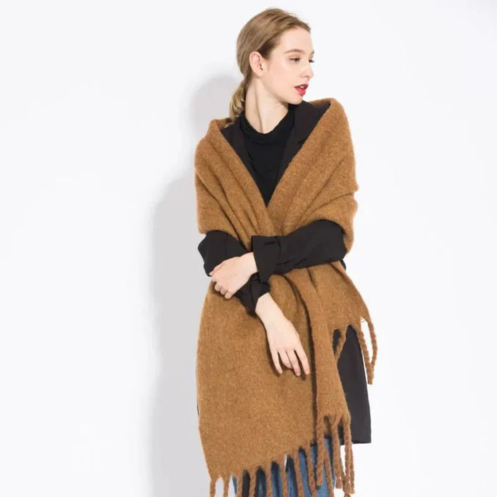 Luxurious cashmere scarf, a versatile unisex accessory for winter warmth and style