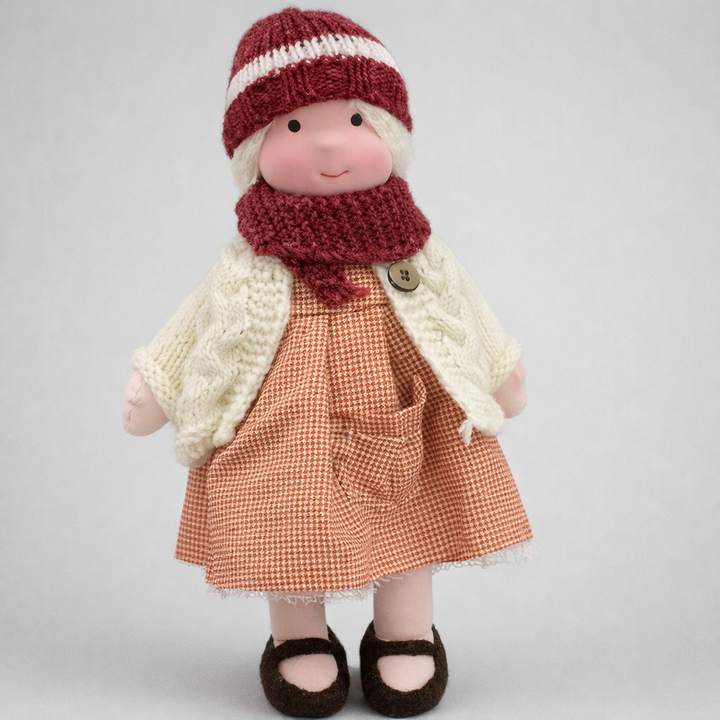 Gentle Waldorf doll, wool-stuffed, a natural play friend for calm and imaginative play.