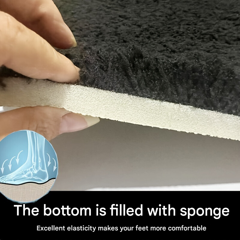 Luxury polyester bath mat, soft, non-slip, highly absorbent, perfect for home comfort.