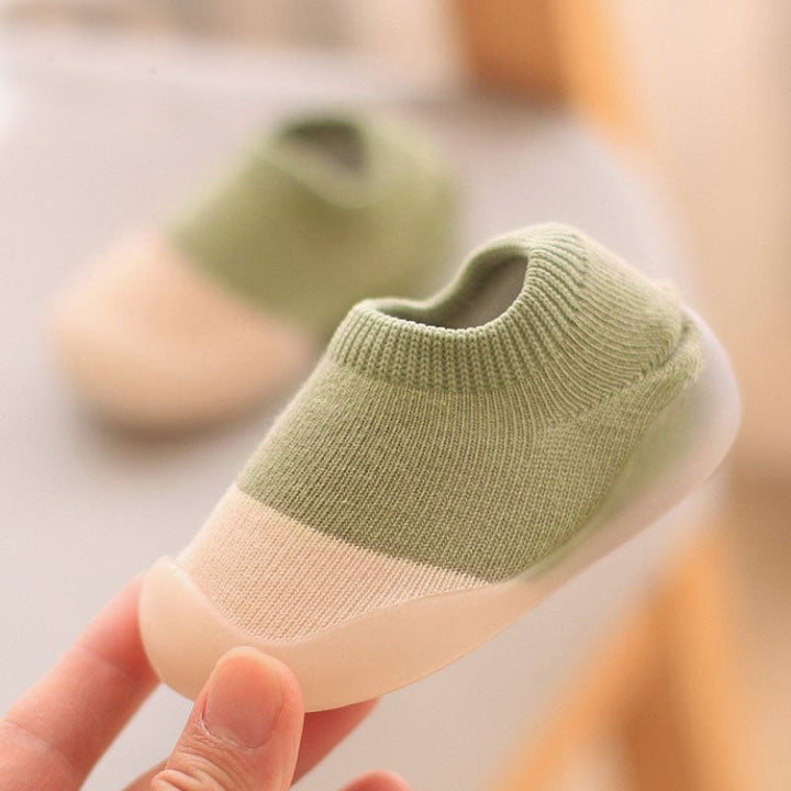 Pink knitted anti-slip toddler shoes, flexible soft sole for early walkers