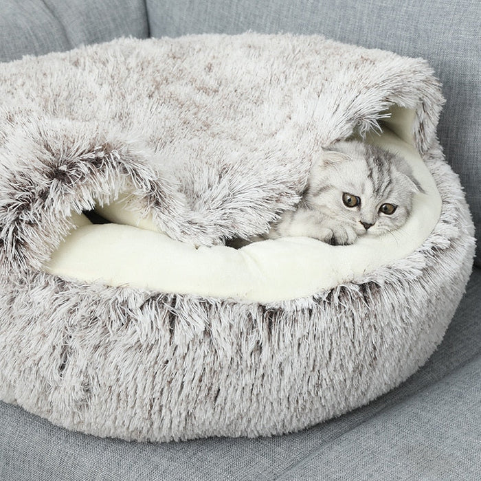 Luxurious round plush pet bed for dogs & cats. Designed for ultimate comfort, warmth & a calming sleep experience.