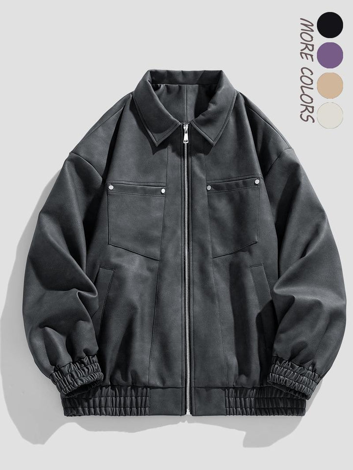 Beige men's trucker jacket. Stylish outerwear with a zipper, ideal for casual fashion and everyday wear.