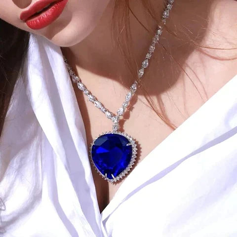Dazzling women's blue heart crystal necklace, sparkling pendant jewelry, a thoughtful gift.