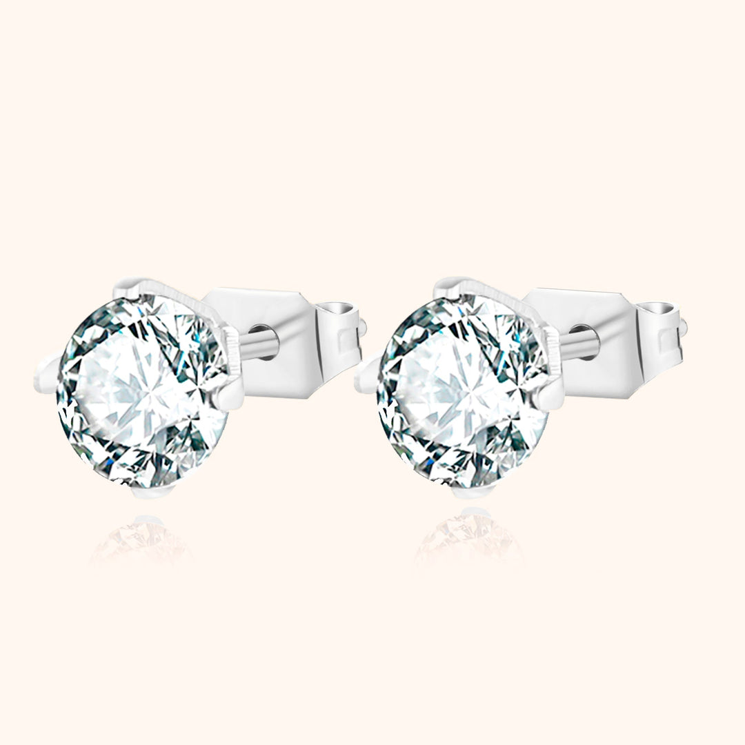 Minimalist women's mini earrings with sparkling cubic zirconia. Ideal for chic everyday wear.