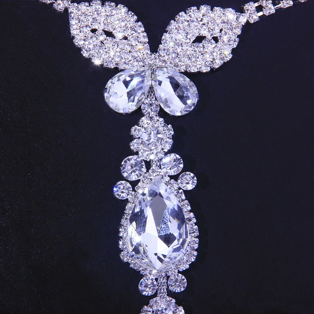 Fashionable women's butterfly rhinestone belly chain. Sparkling body jewelry waist chain, perfect accessory.