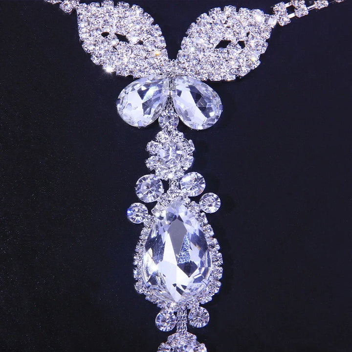 Fashionable women's butterfly rhinestone belly chain. Sparkling body jewelry waist chain, perfect accessory.