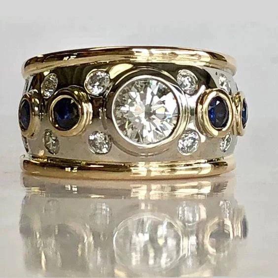 Sparkling women's golden ring featuring a beautiful zirconia inlay, an elegant and timeless accessory for any occasion.