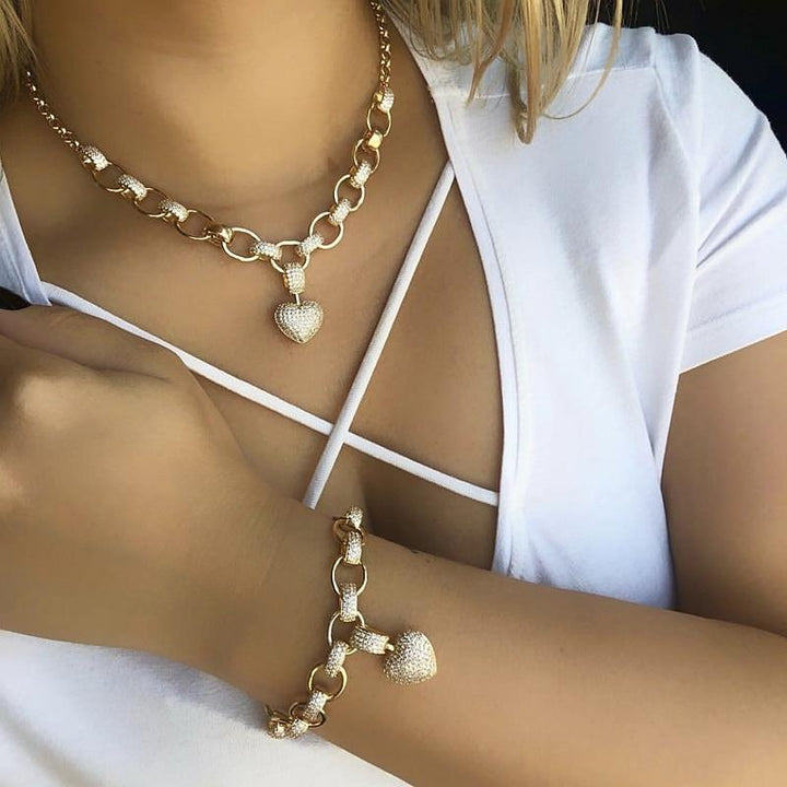 Sparkling women's zirconia necklace & bracelet set. Elegant jewelry, perfect for any occasion.