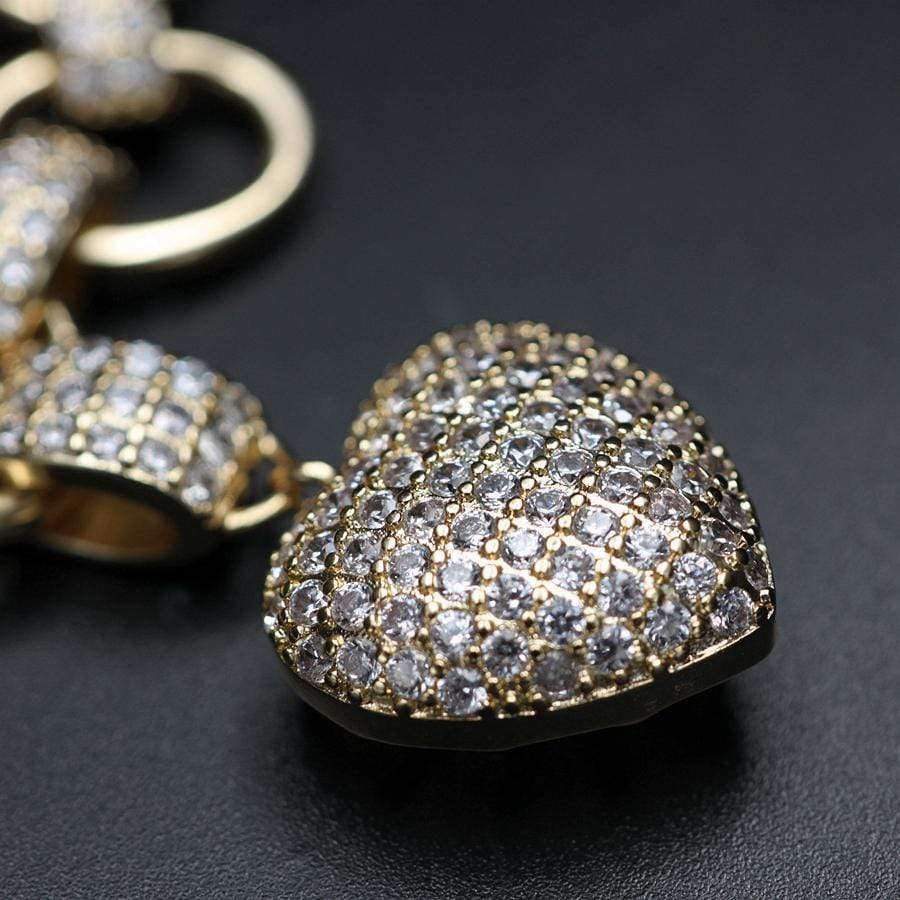 Close-up of the dazzling zirconia necklace, part of an elegant women's jewelry set.