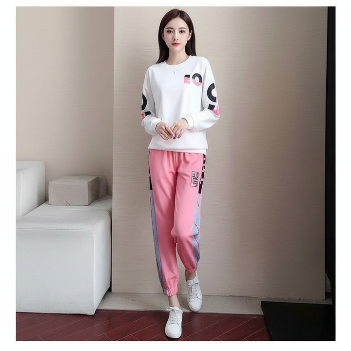 Two-piece women's tracksuit for leisure, a cozy and stylish athleisure outfit
