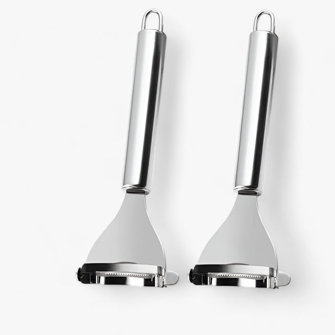 Compact stainless steel corn peeler: Efficient cooking gadget for quick and effortless corn stripping, a must-have kitchen tool.