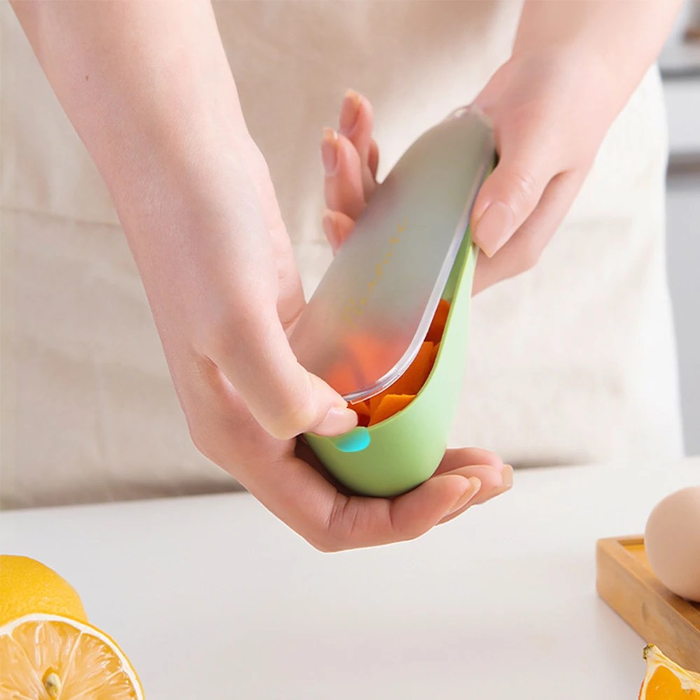 Ergonomic stainless steel fruit & vegetable peeler. Sharp blade for quick, efficient peeling with integrated collector.