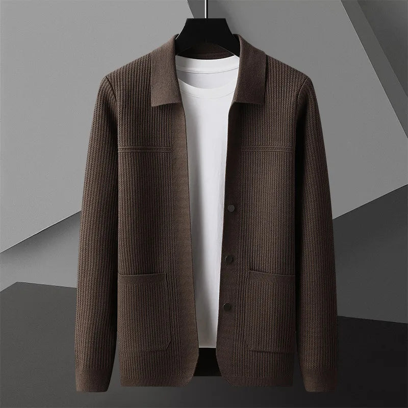 Structured men's casual jacket, versatile outerwear perfect for smart casual layering. Everyday button-front style.
