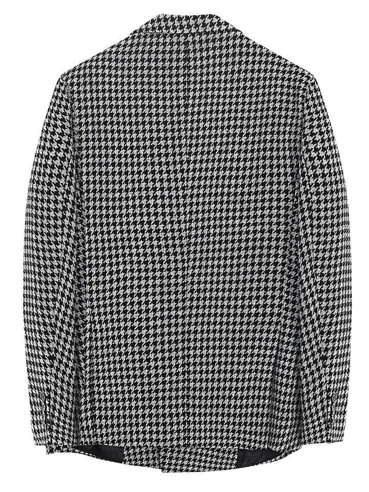 Stylish men's checked blazer, perfect for the modern gentleman's wardrobe. Classic, formal, & versatile.