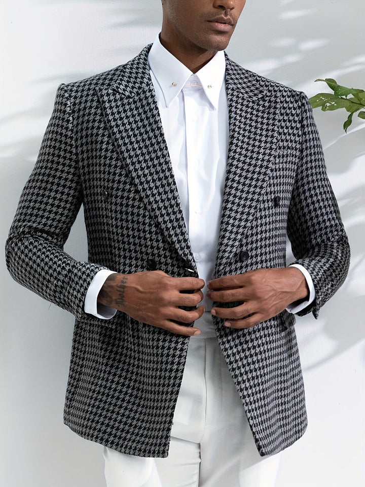 Classic men's checked blazer, offering a stylish & sophisticated silhouette for formal or casual wear.