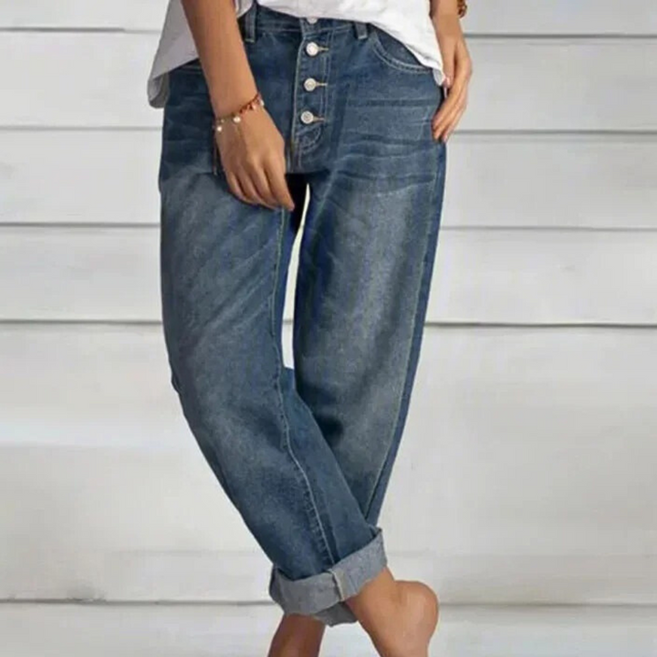 Stylish blue high-waist women's jeans for effortless everyday fashion. Comfortable fit, modern and flattering denim.