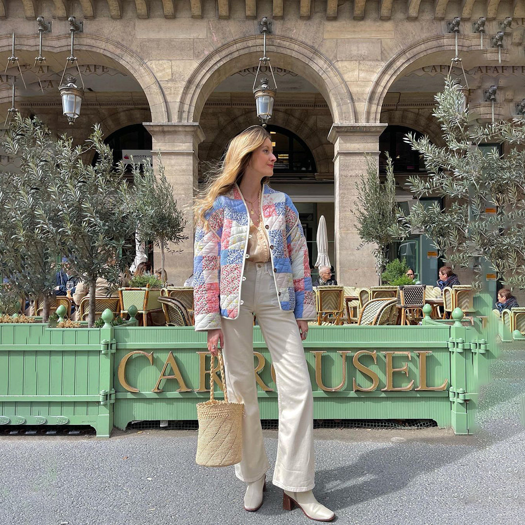 Chic women's printed blazer. Lightweight fashion jacket with colorful print, ideal for office wear & casual outfits.