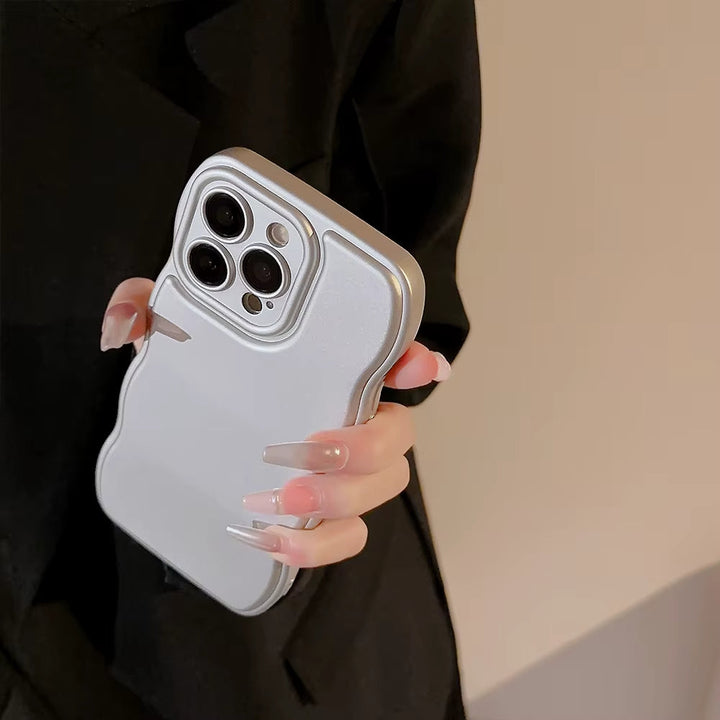 Modern ripple design women's iPhone cover. Protective, slim-fit, and non-slip for daily style and safety.