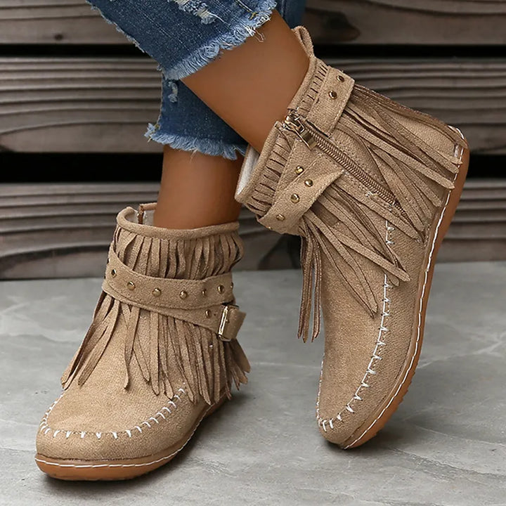 Cozy Sienna women's winter boots with anti-slip sole for comfort & cold weather.