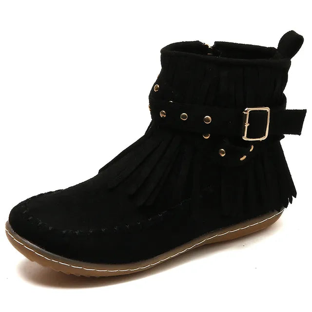 Casual yet chic Sienna women's everyday winter boots, blending comfort and style for cold weather.