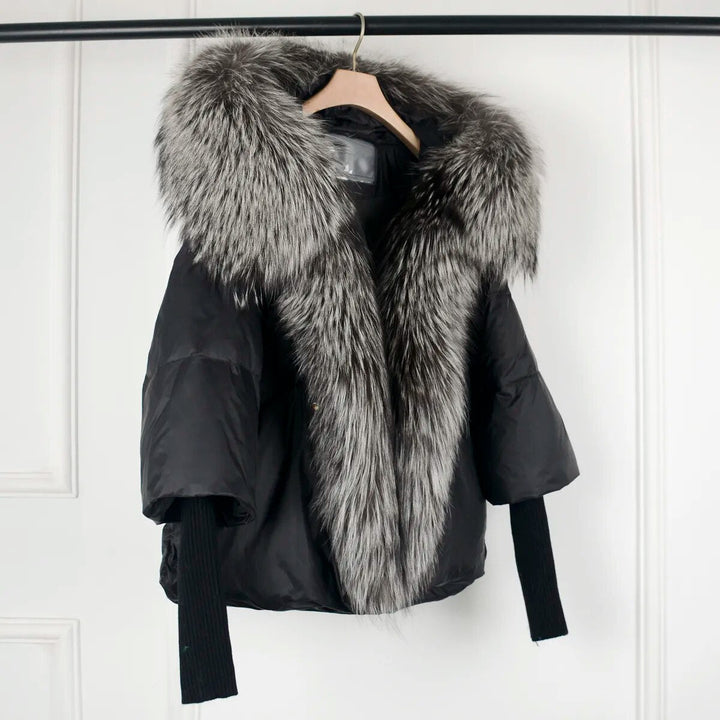 Versatile unisex puffer jacket, relaxed fit and warm design, perfect outerwear for both men and women in winter.