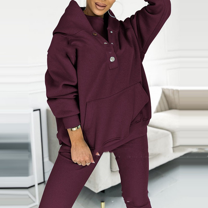 Cozy & stylish women's 3-piece lounge set, perfect comfortable casual wear. Trendy matching loungewear.