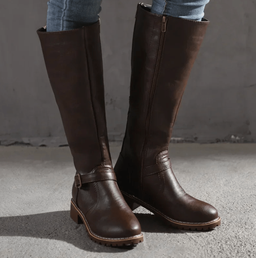 Ergonomic design of women's gel insole boots, offering advanced foot support & comfort for daily walking.