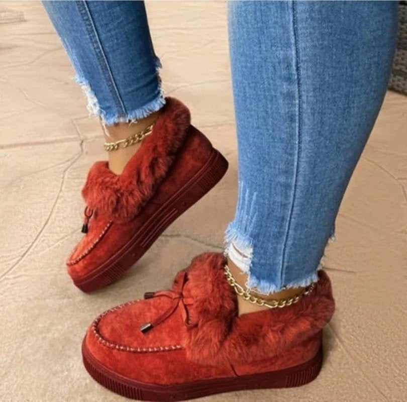 Fashionable women's winter boots. Keep feet warm & chic with these stylish, comfortable snow boots.