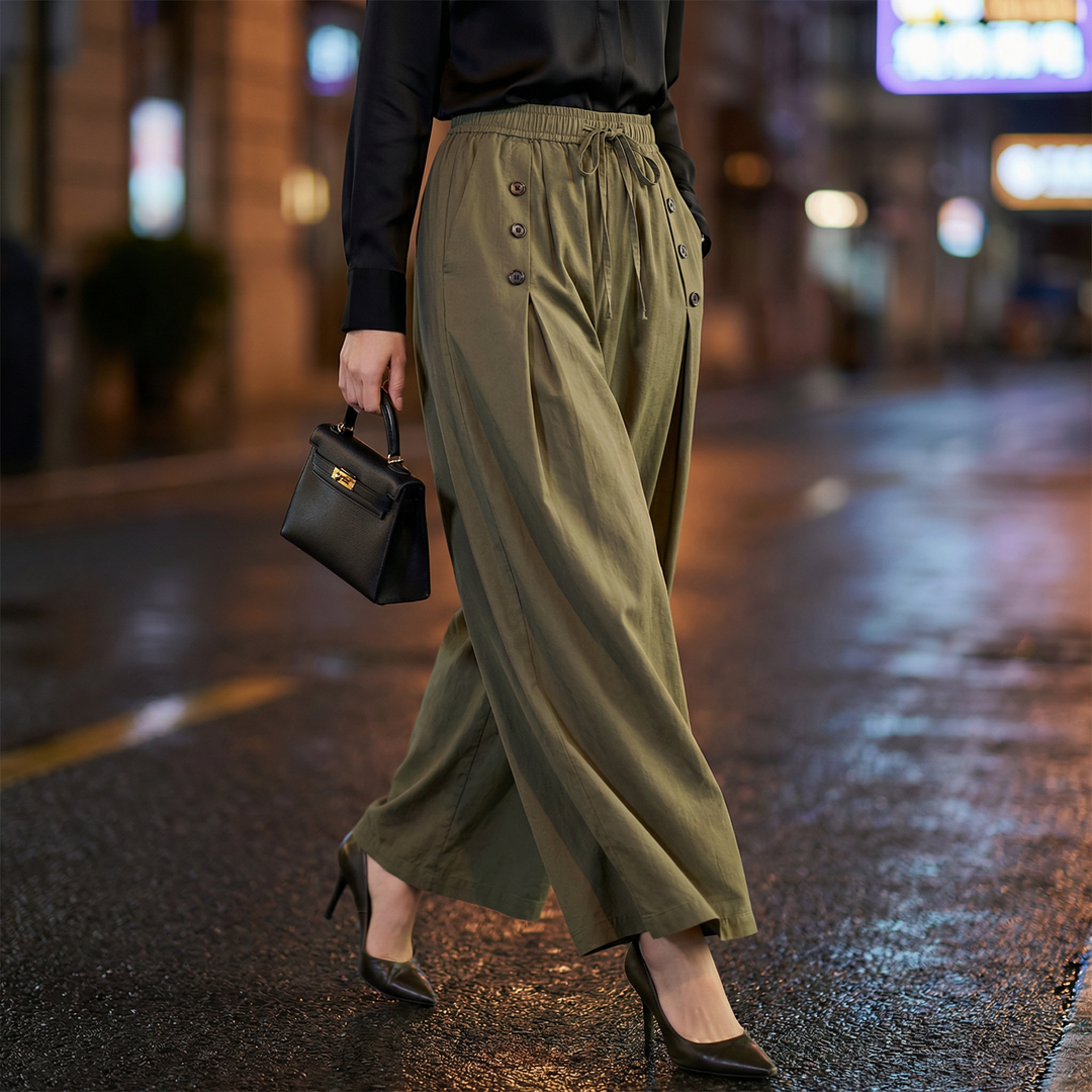 Effortless women's wide leg pants featuring a high-waisted drawstring. Relaxed fit for summer comfort.