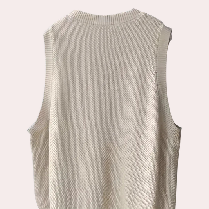Elegant women's knitted cardigan, a chic long-sleeve sweater, perfect for stylish everyday layering.