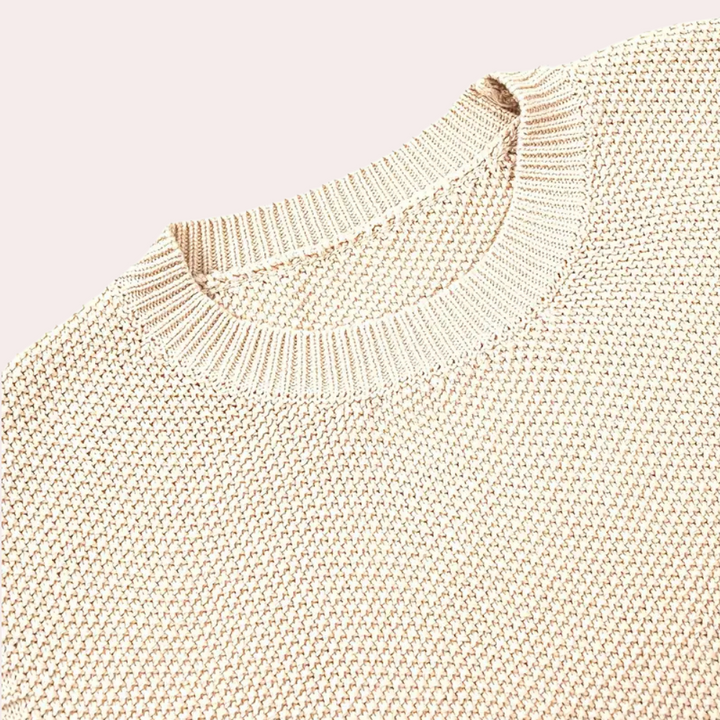 Modern women's knitted cardigan, a trendy long-sleeve layer for casual elegance and warmth.