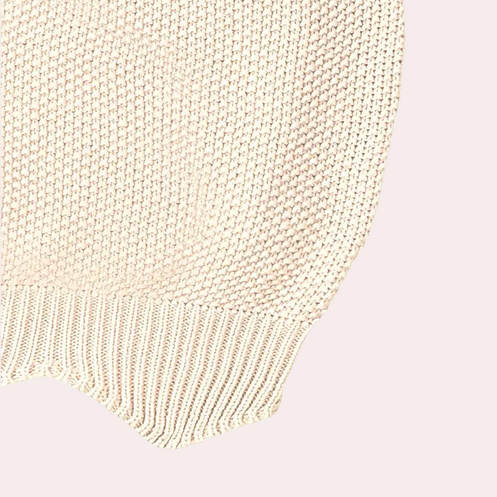 Soft women's knitted cardigan, a cozy and stylish long-sleeve sweater for versatile fashion.