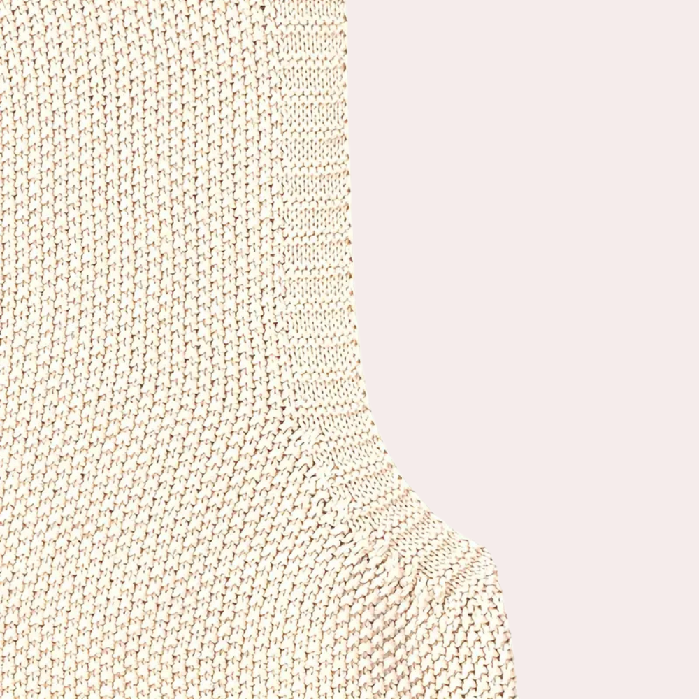 Fashionable women's knitted cardigan for everyday wear. A cozy, stylish long-sleeve sweater.