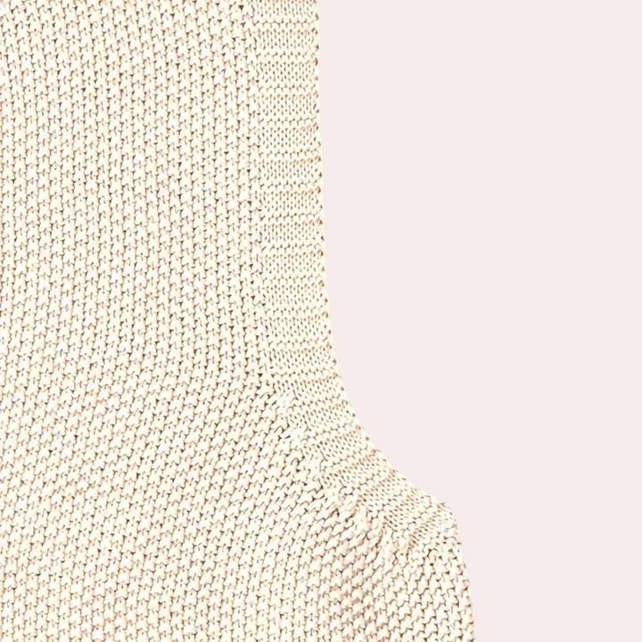Fashionable women's knitted cardigan for everyday wear. A cozy, stylish long-sleeve sweater.